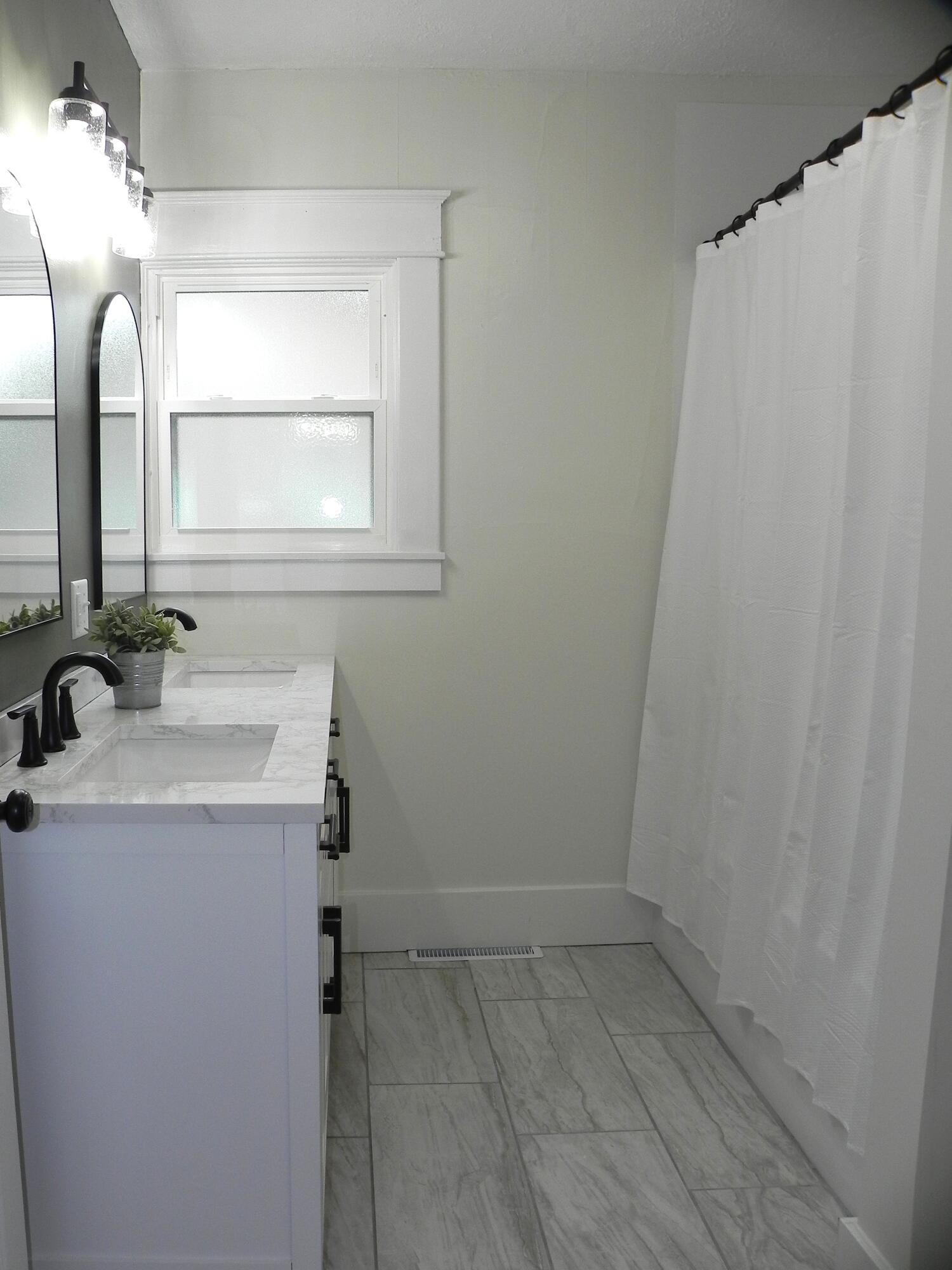 437 East Michigan Avenue Three Rivers, MI 49093 - Photo 9 of 31 DSCN1654