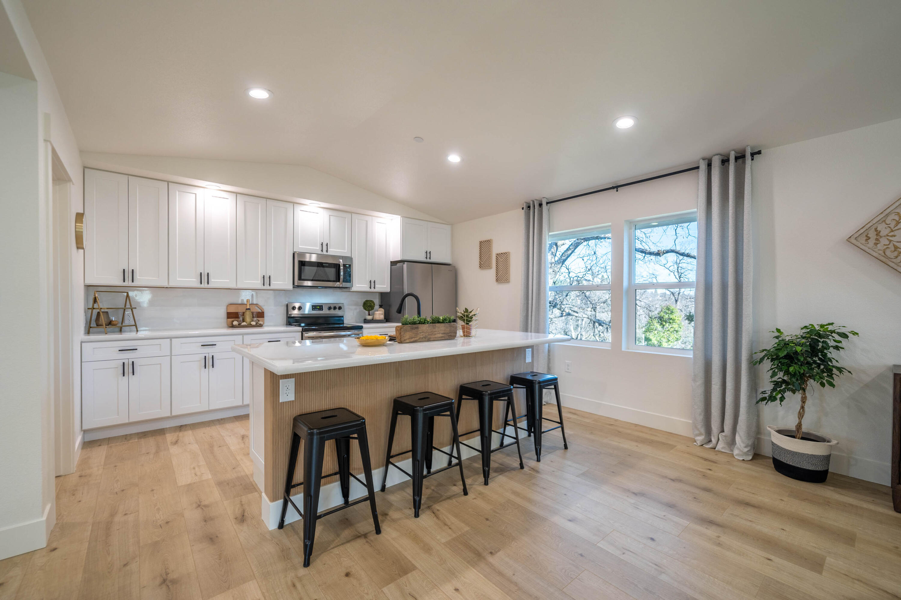 1387 Ridge Drive Redding, CA 96001 - Photo 4 of 44 a kitchen with a table and chairs in it