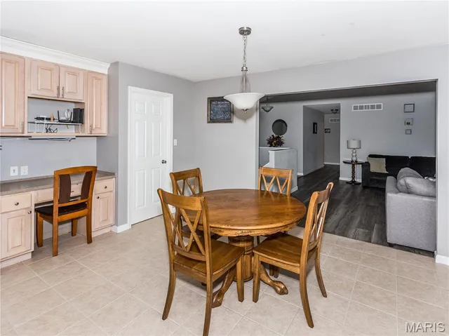 $420,000 | 308 Eisenhower Boulevard, Troy, IL 62294