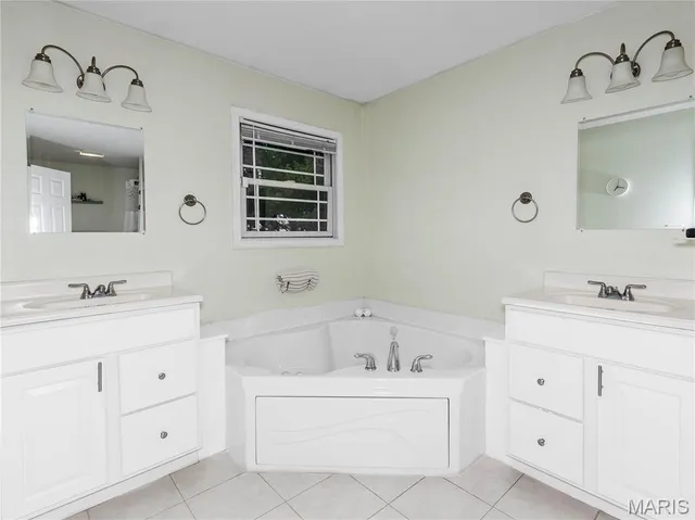 $420,000 | 308 Eisenhower Boulevard, Troy, IL 62294