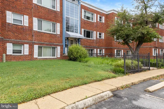 a house view with garden space