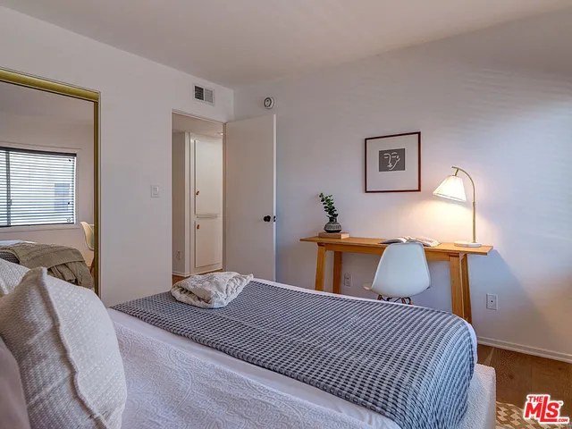 $1,298,000 | 4776 La Villa Marina, Unit D, Marina del Rey, CA 90292