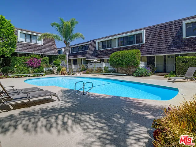 $1,298,000 | 4776 La Villa Marina, Unit D, Marina del Rey, CA 90292