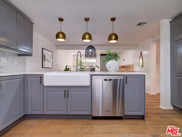 $1,298,000 | 4776 La Villa Marina, Unit D, Marina del Rey, CA 90292