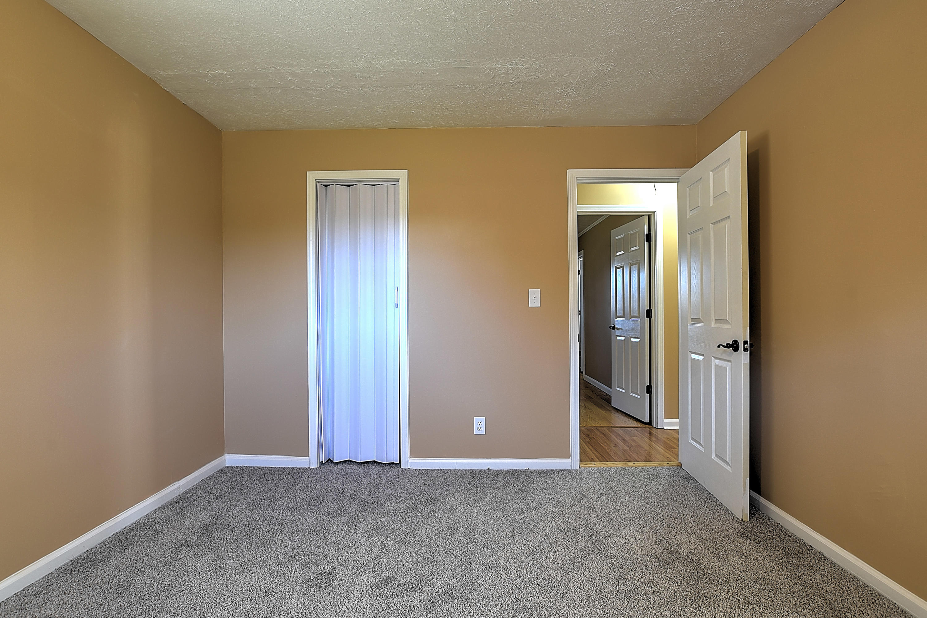 732 Meadow View Road Bristol, TN 37620 - Photo 27 of 39 732 Meadow VIew-28