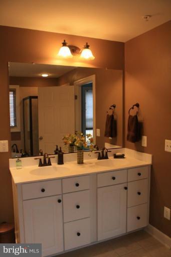 906 West Glebe Road Alexandria, VA 22305 - Photo 17 of 20 Dual Sink Vanity w/Bronze Finishes