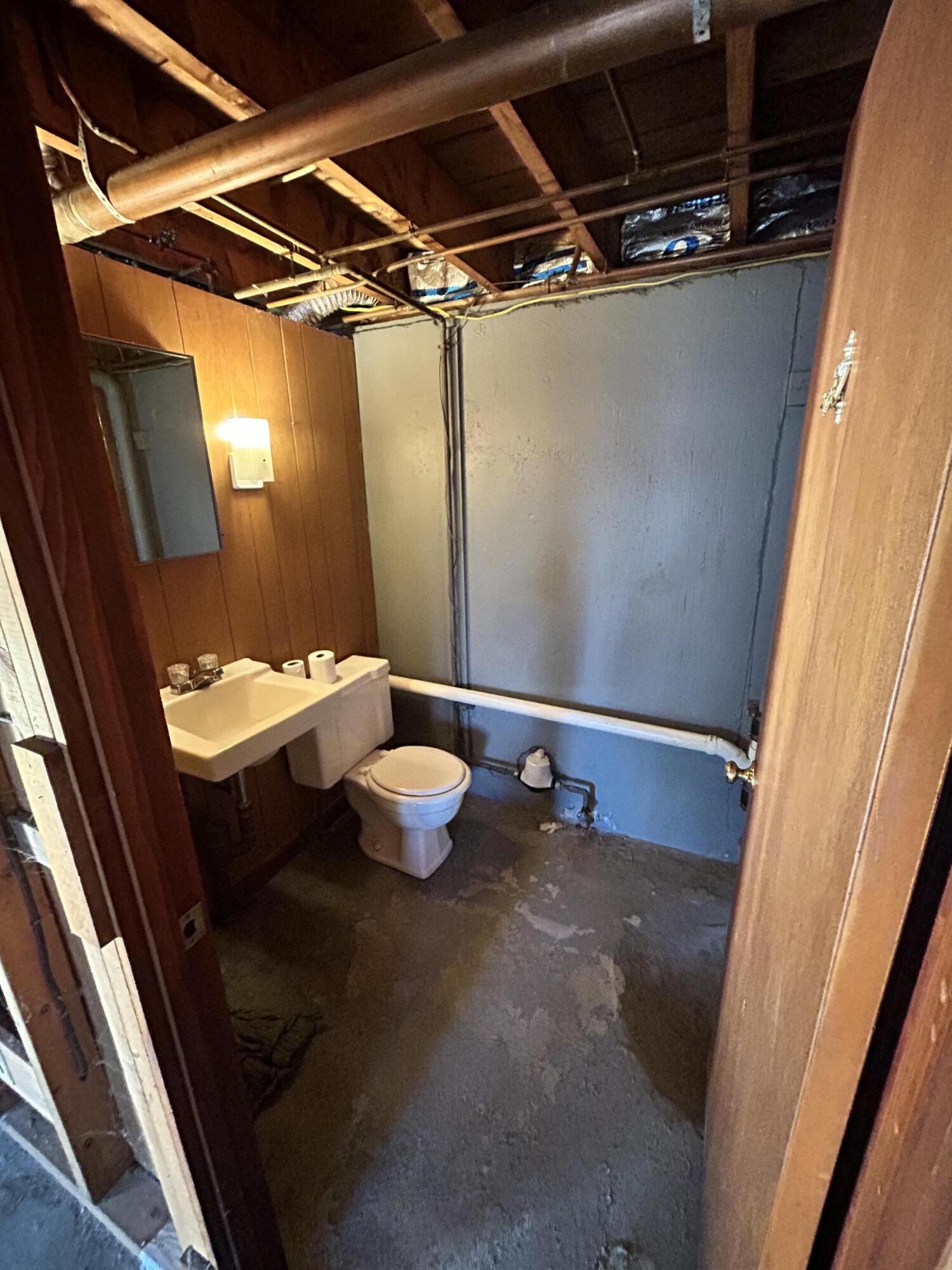 490 Main Street Thomaston, ME 04861 - Photo 25 of 27 IMG_1939