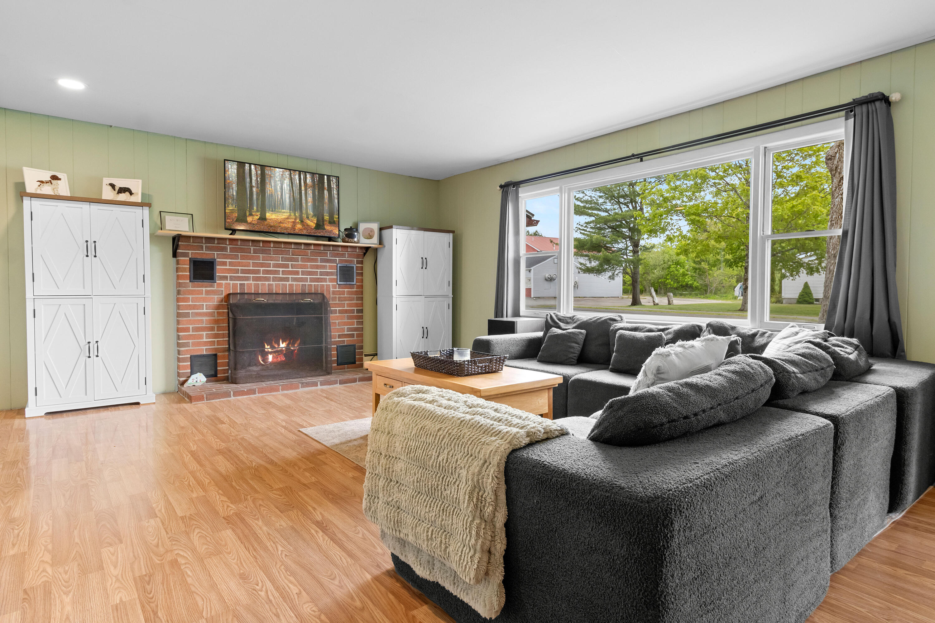 490 Main Street Thomaston, ME 04861 - Photo 3 of 27 IMG_9656