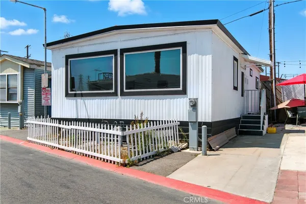 $154,000 | 1900 Artesia Boulevard, Unit 4, Torrance, CA 90504