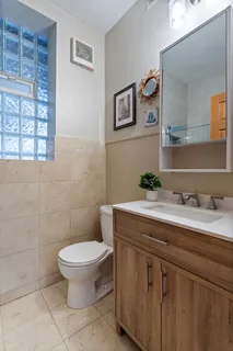 $375,000 | 846 West Newport Avenue, Unit 1N, Chicago, IL 60657