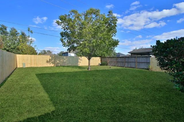 $1,975 | 18926 Piney Way Drive, Tomball, TX 77375