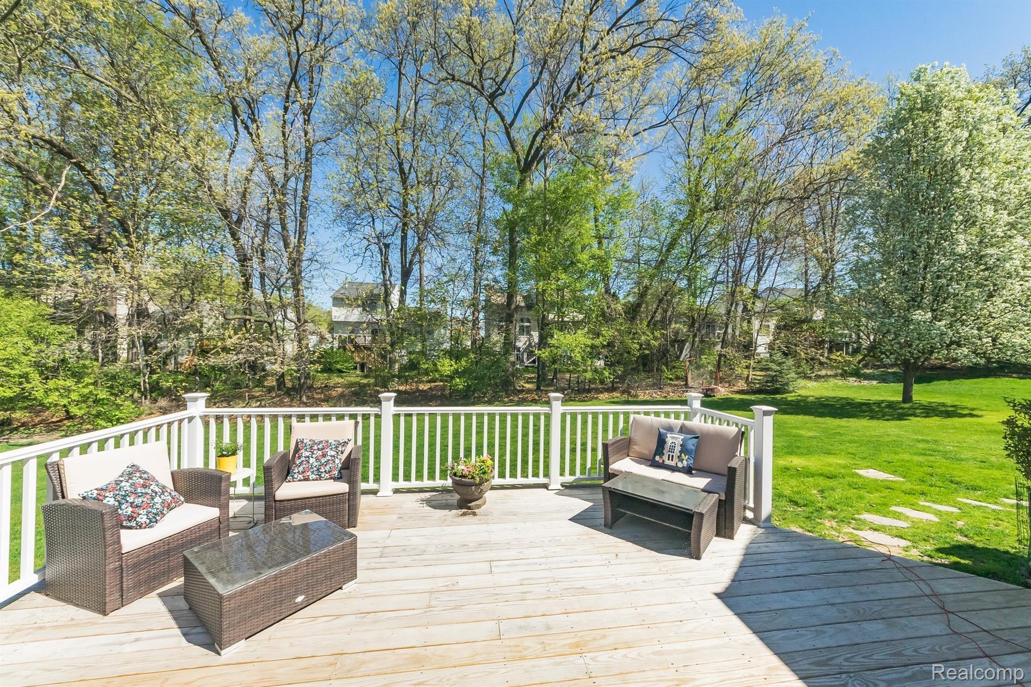 9855 Viewcrest Court Howell, MI 48843 - Photo 28 of 30 Deck with stairs to the backyard