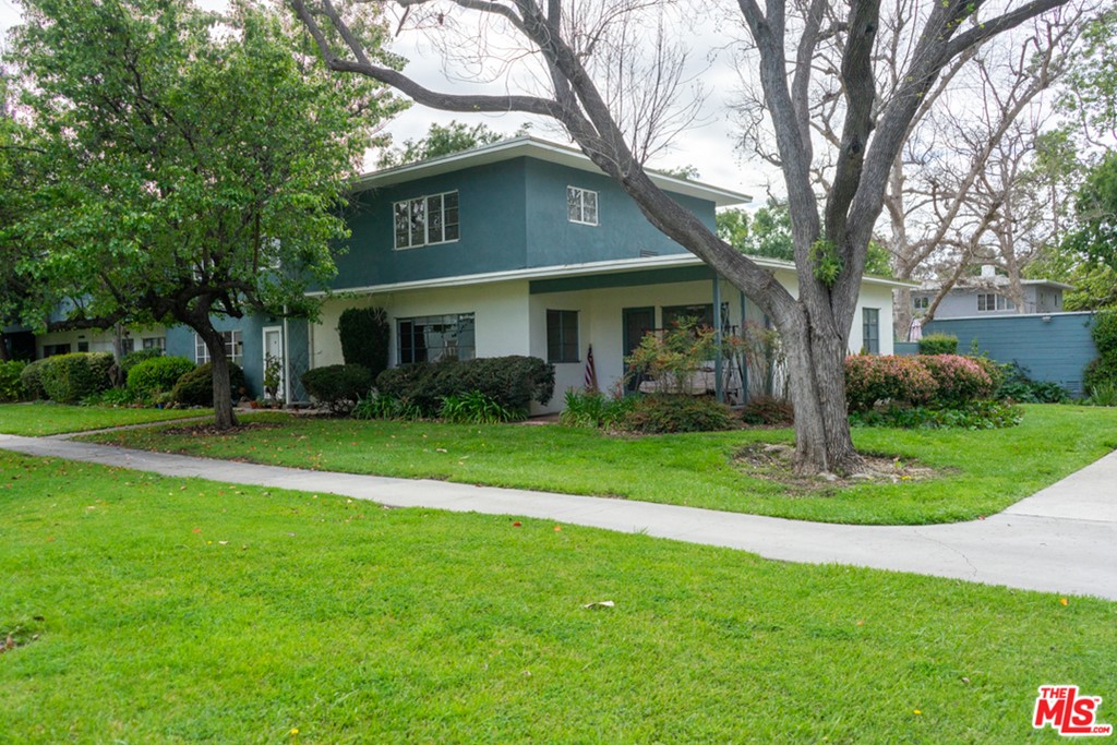 a view of house with a yard