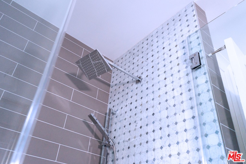 5478 Village Los Angeles, CA 90016 - Photo 16 of 31 a view of a door