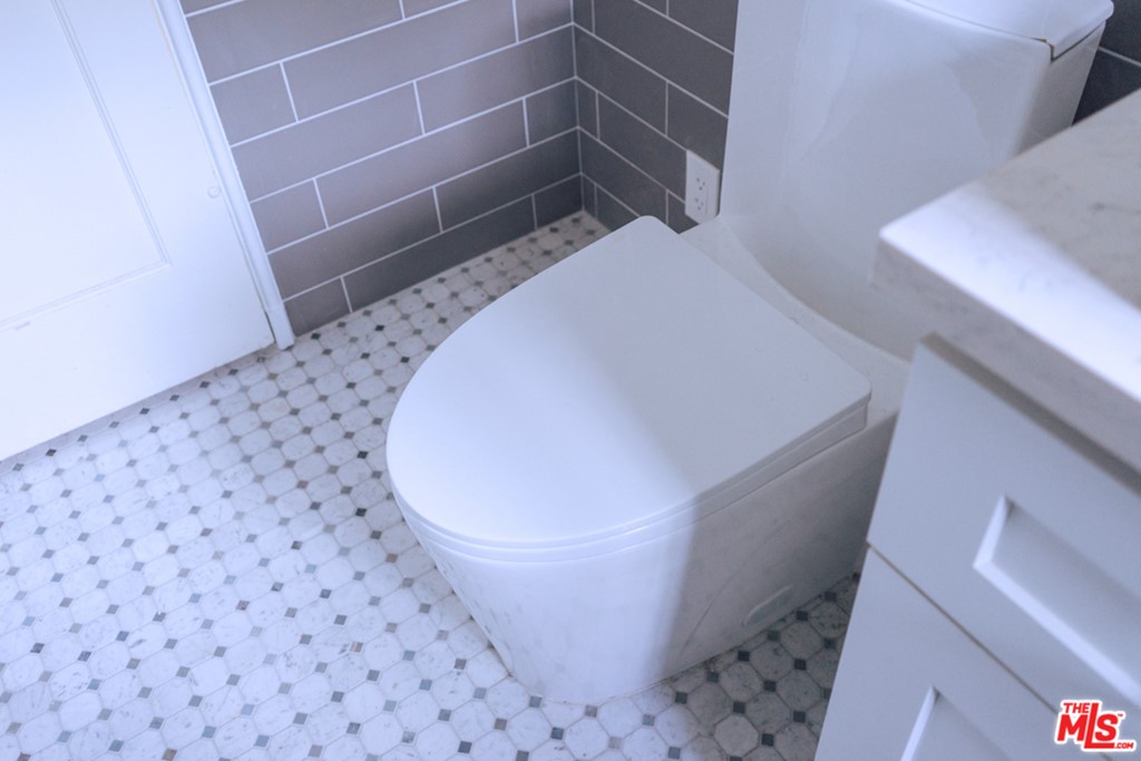 5478 Village Los Angeles, CA 90016 - Photo 18 of 31 a view of a wooden door