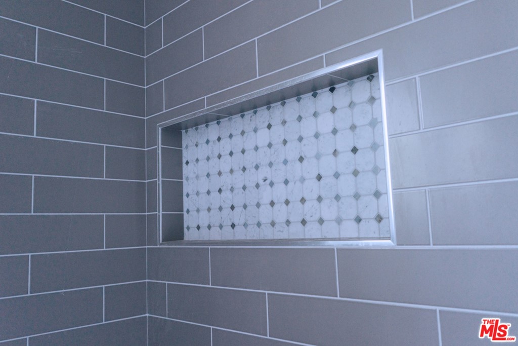 5478 Village Los Angeles, CA 90016 - Photo 19 of 31 a view of a bathroom