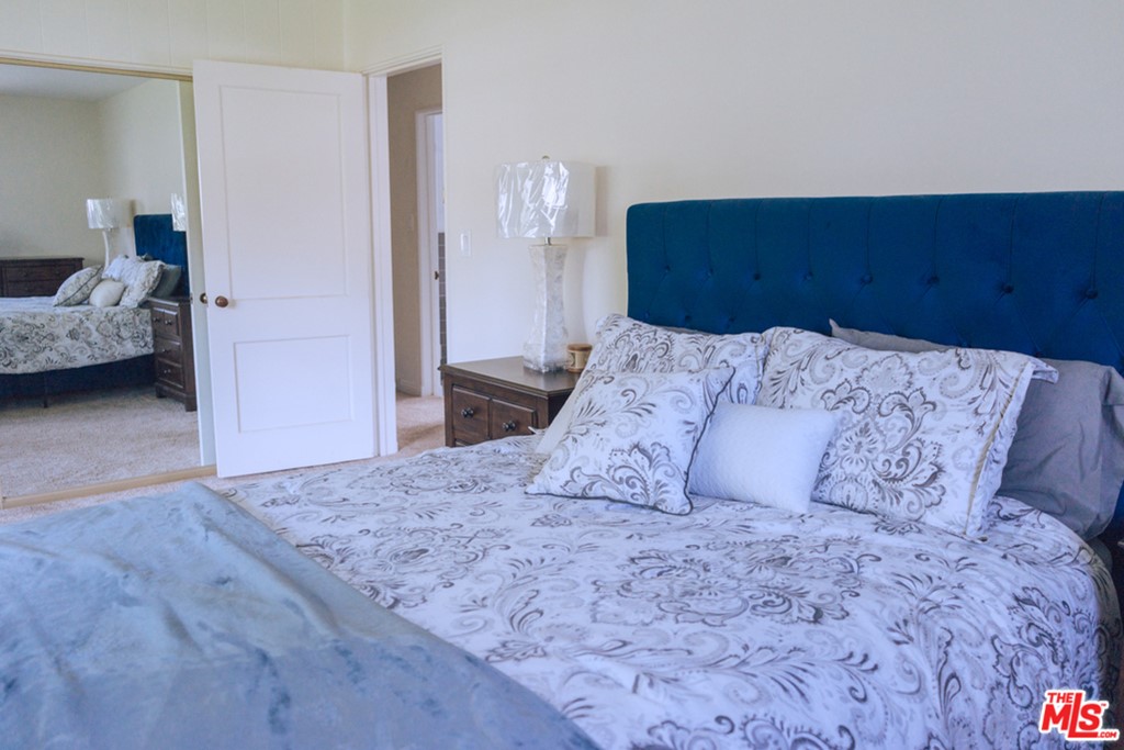 5478 Village Los Angeles, CA 90016 - Photo 21 of 31 a bedroom with a bed and a lamp