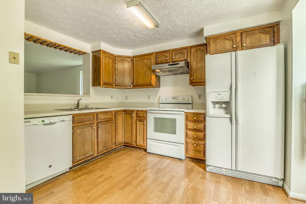 13900 Winding Ridge Lane Centreville, VA 20121 - Photo 4 of 32 Interior (General)