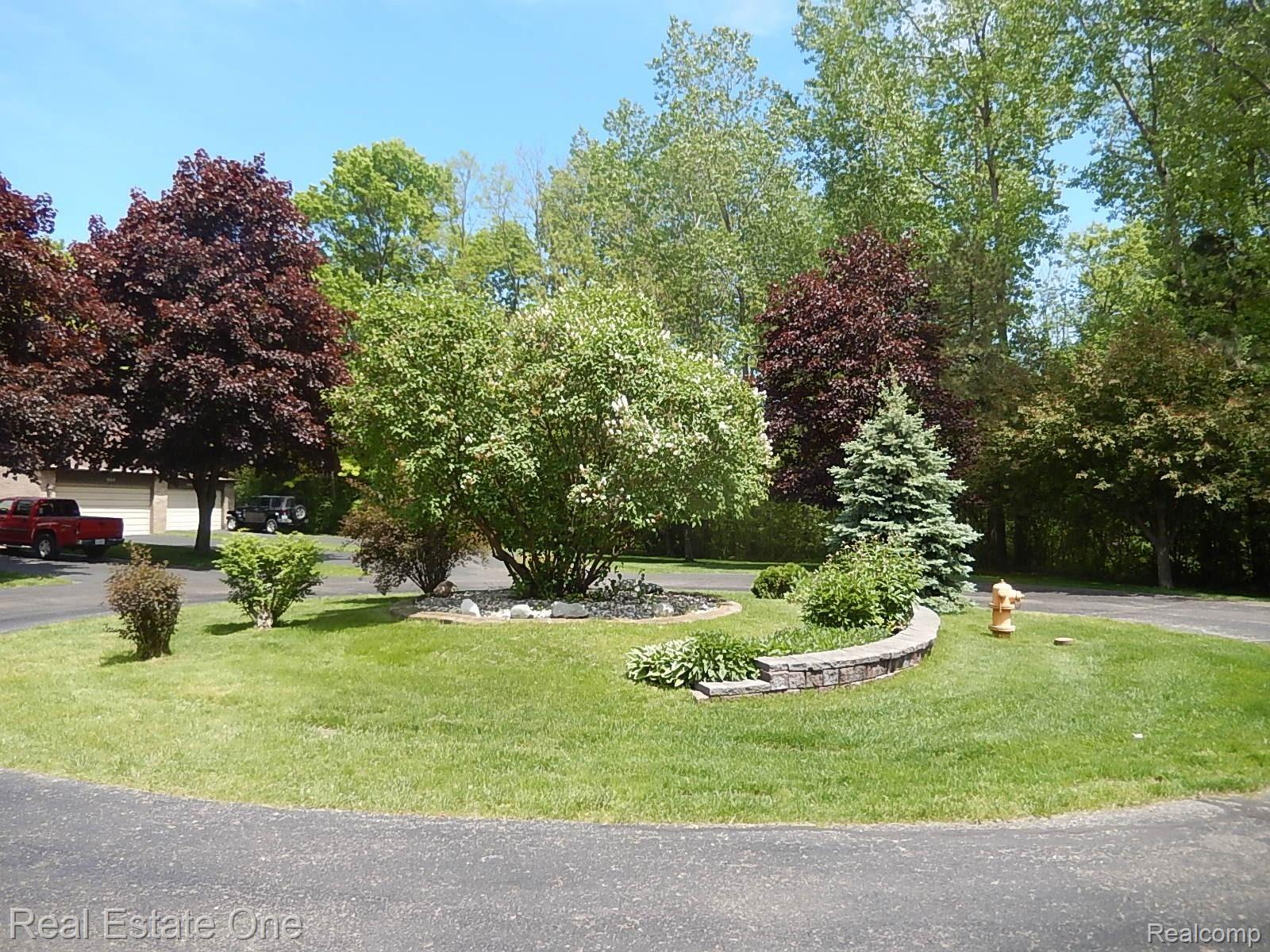 415 Woodstone Road, Unit 32 Waterford, MI 48327 - Photo 26 of 26 Cul De Sac View.JPG