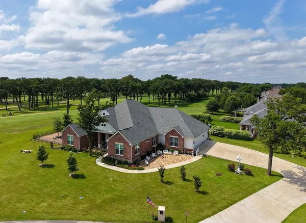 $789,599 | 18076 Country Club Drive, Kemp, TX 75143