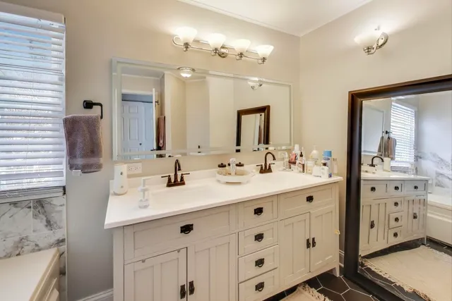 $4,000 | 9 Monroe Court, Streamwood, IL 60107