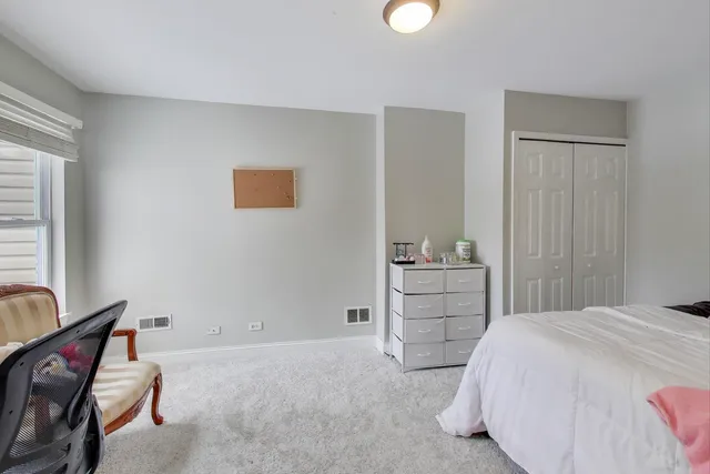 $4,000 | 9 Monroe Court, Streamwood, IL 60107