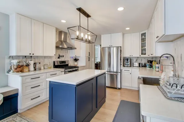 $4,000 | 9 Monroe Court, Streamwood, IL 60107