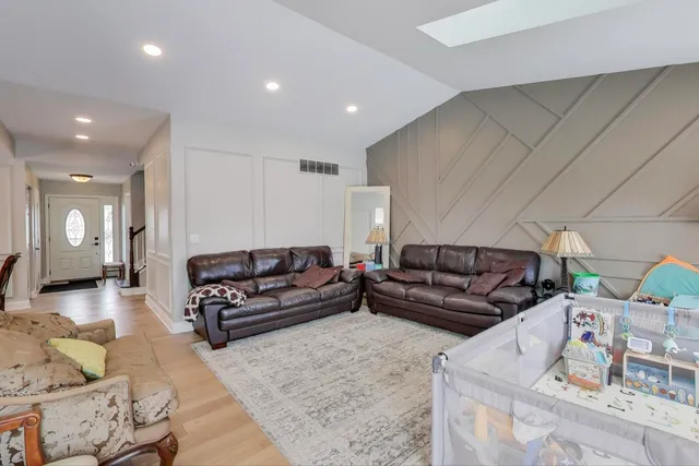 $4,000 | 9 Monroe Court, Streamwood, IL 60107