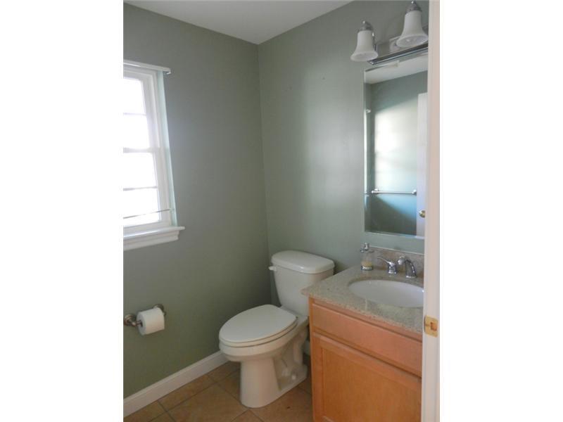 272 Mills Road, Unit 3A Kennebunkport, ME 04046 - Photo 7 of 14 Bathroom.