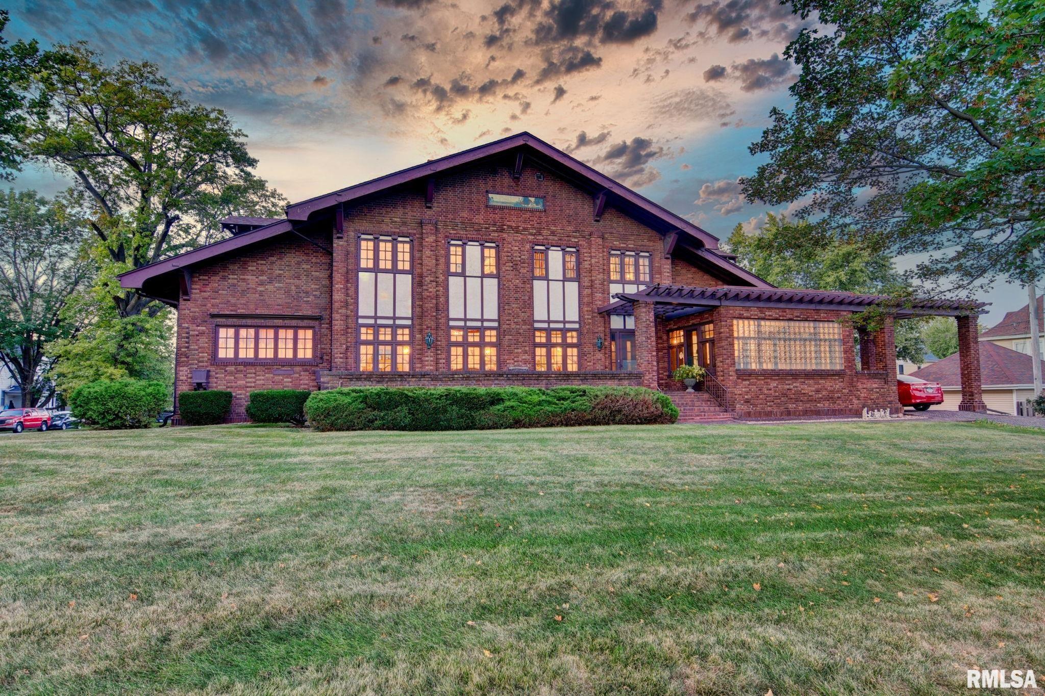 109 West Macon Street Clinton, IL 61727 - Photo 1 of 90