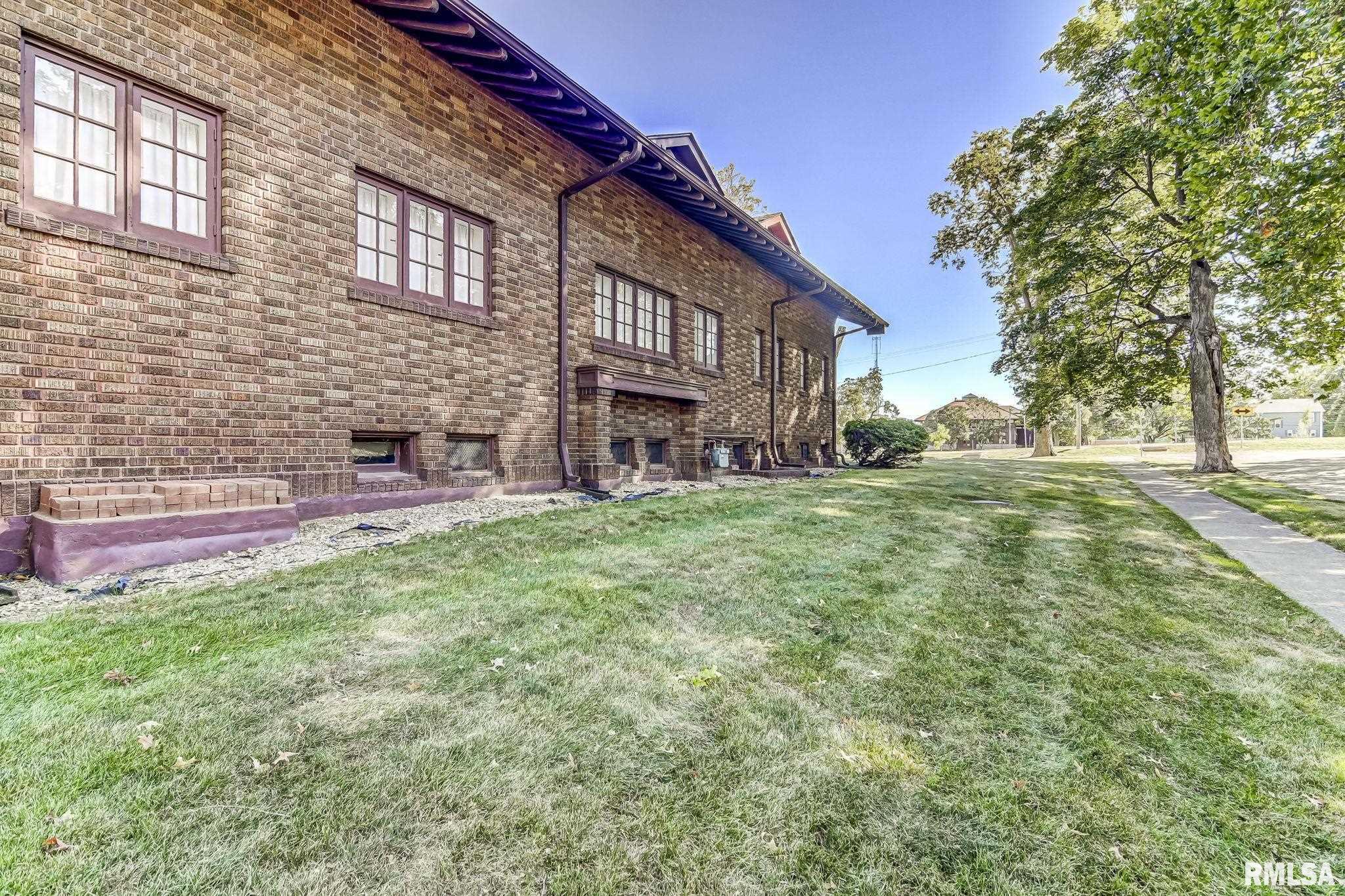 109 West Macon Street Clinton, IL 61727 - Photo 27 of 90