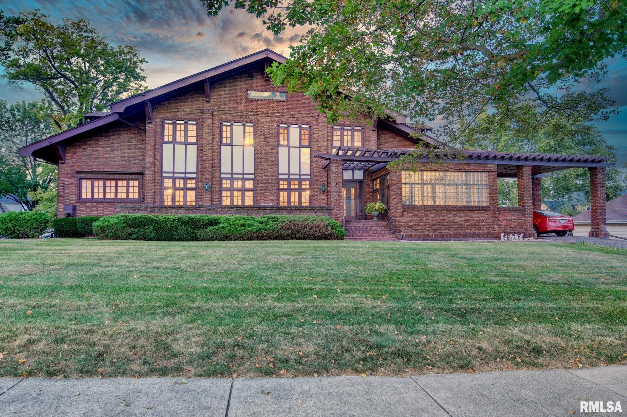109 West Macon Street Clinton, IL 61727 - Photo 4 of 90