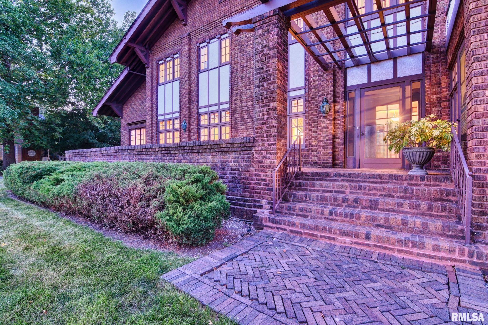 109 West Macon Street Clinton, IL 61727 - Photo 8 of 90