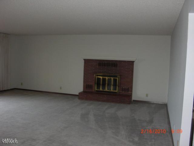 2221 Thacker Road Zillah, WA 98953 - Photo 3 of 7 a room with a fireplace
