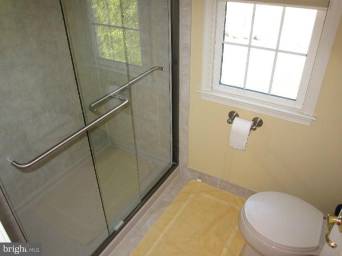 15005 Turkey Foot Road Darnestown, MD 20878 - Photo 5 of 29 Bath