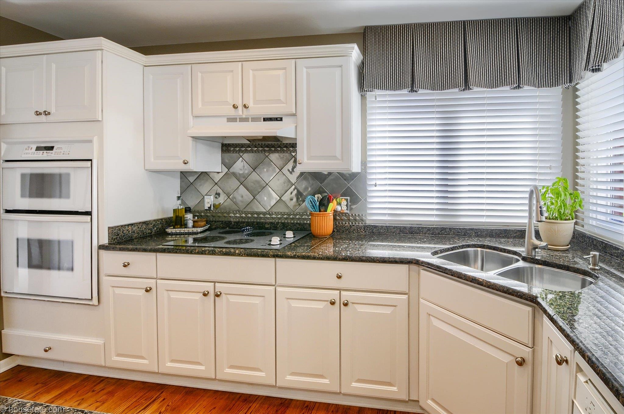 1395 Welland Drive Rochester, MI 48306 - Photo 10 of 93 50171667-15ada3ee-74f1-4c04-9834-35d2dbcf1dd6.JPG