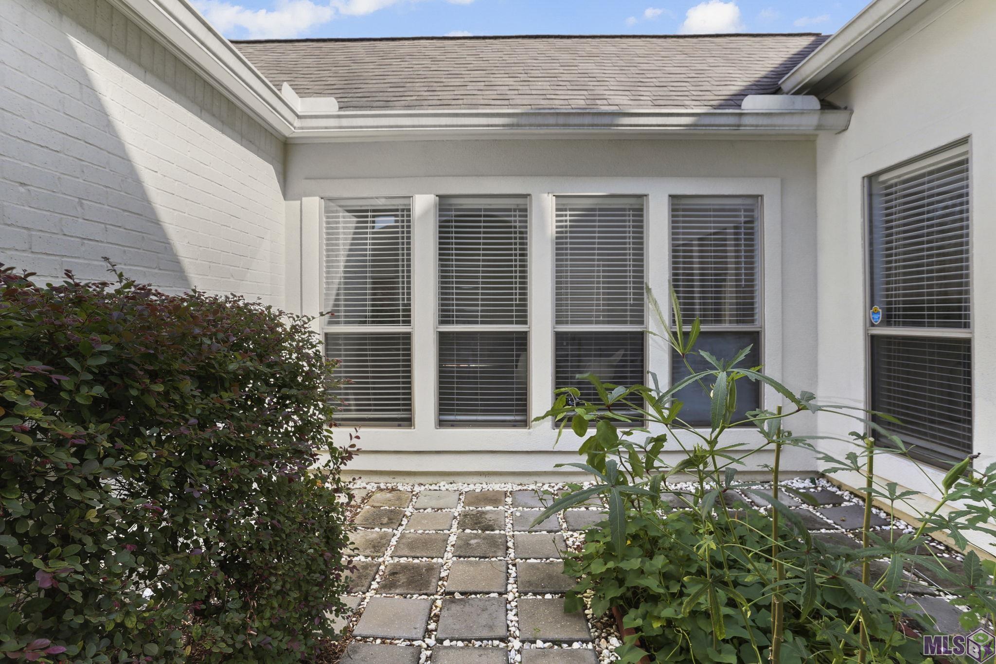 10534 Oak Bend Drive Baton Rouge, LA 70809 - Photo 4 of 21