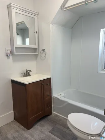 $1,250 | 97 Green Street, Unit 1, New London, CT 06320