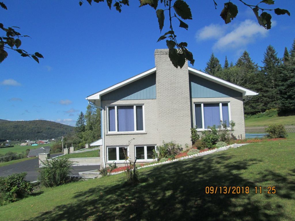 54 Reservoir Road Canaan, VT 05903 - Photo 4 of 38