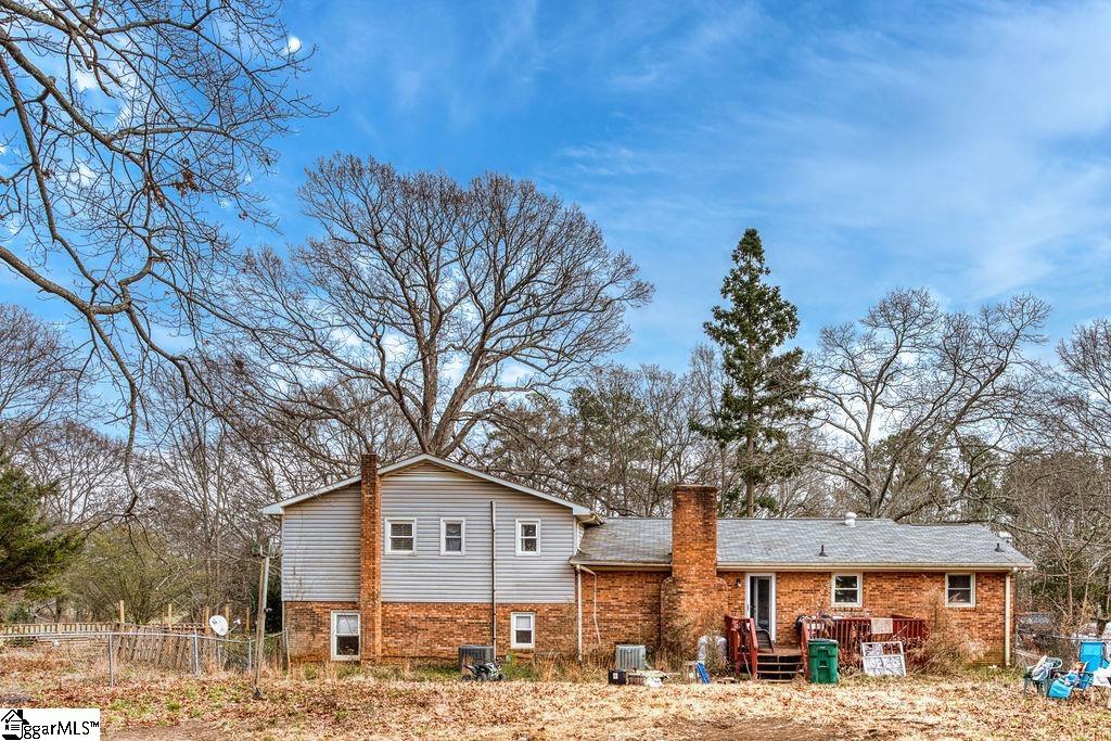 135 Garrett Road Chesnee, SC 29323 - Photo 5 of 31