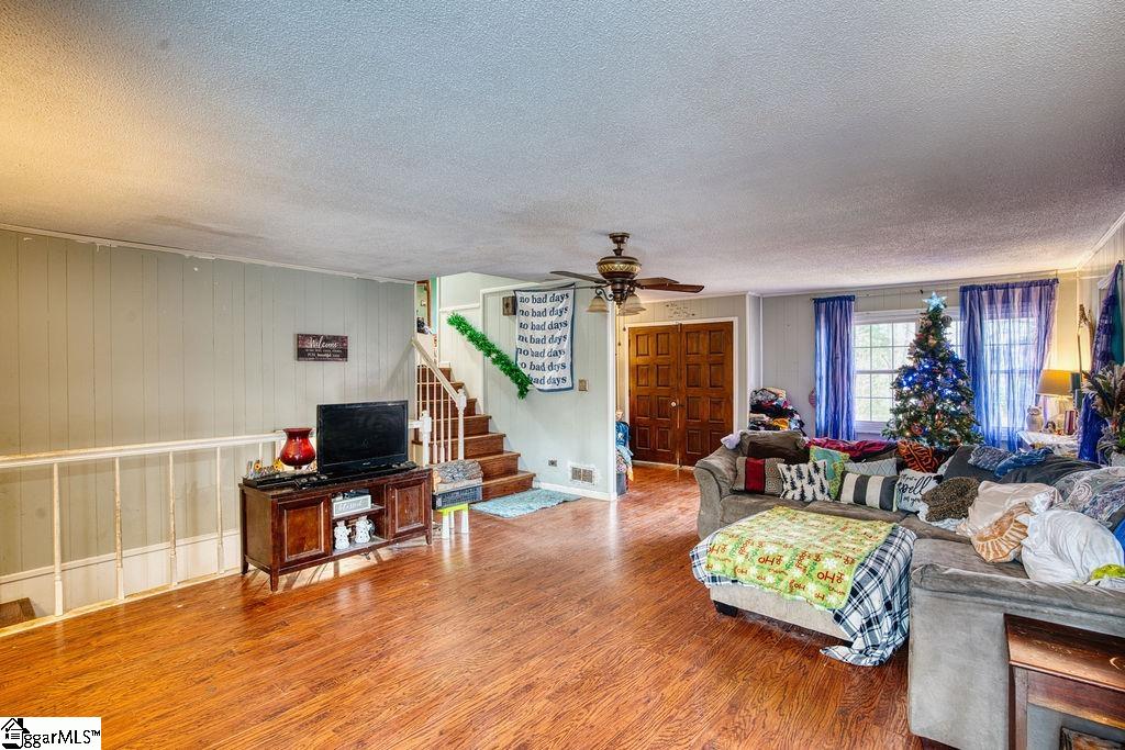 135 Garrett Road Chesnee, SC 29323 - Photo 10 of 31