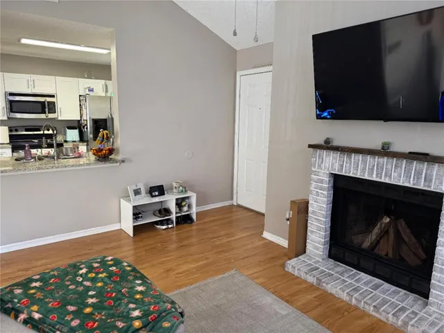 a view of backyard with hallway