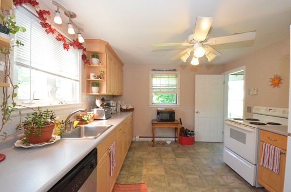 20 Longmeadow Avenue Worcester, MA 01606 - Photo 8 of 20 Gallery Image 8