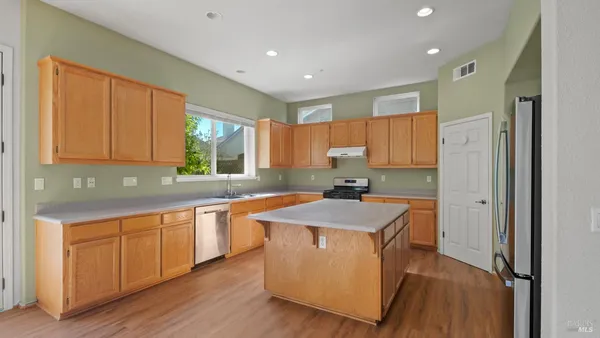 $1,050,000 | 1923 Lansdowne Way, Petaluma, CA 94954