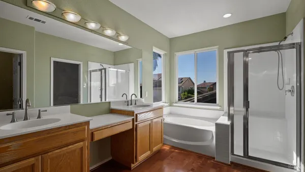 $1,050,000 | 1923 Lansdowne Way, Petaluma, CA 94954