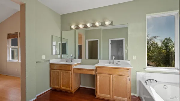 $1,050,000 | 1923 Lansdowne Way, Petaluma, CA 94954