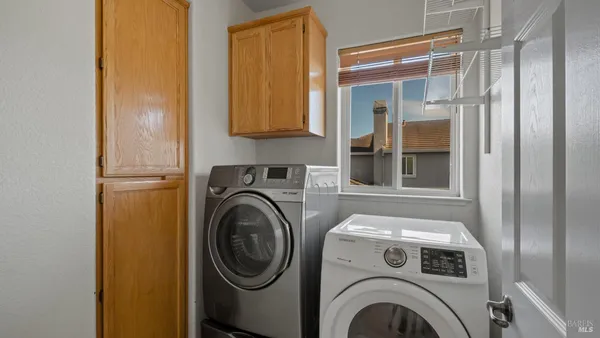 $1,050,000 | 1923 Lansdowne Way, Petaluma, CA 94954