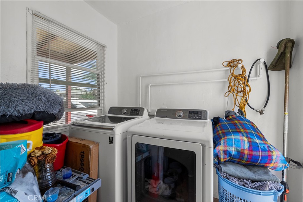 908 West 132nd Street Compton, CA 90222 - Photo 13 of 36 a utility room with dryer and washer