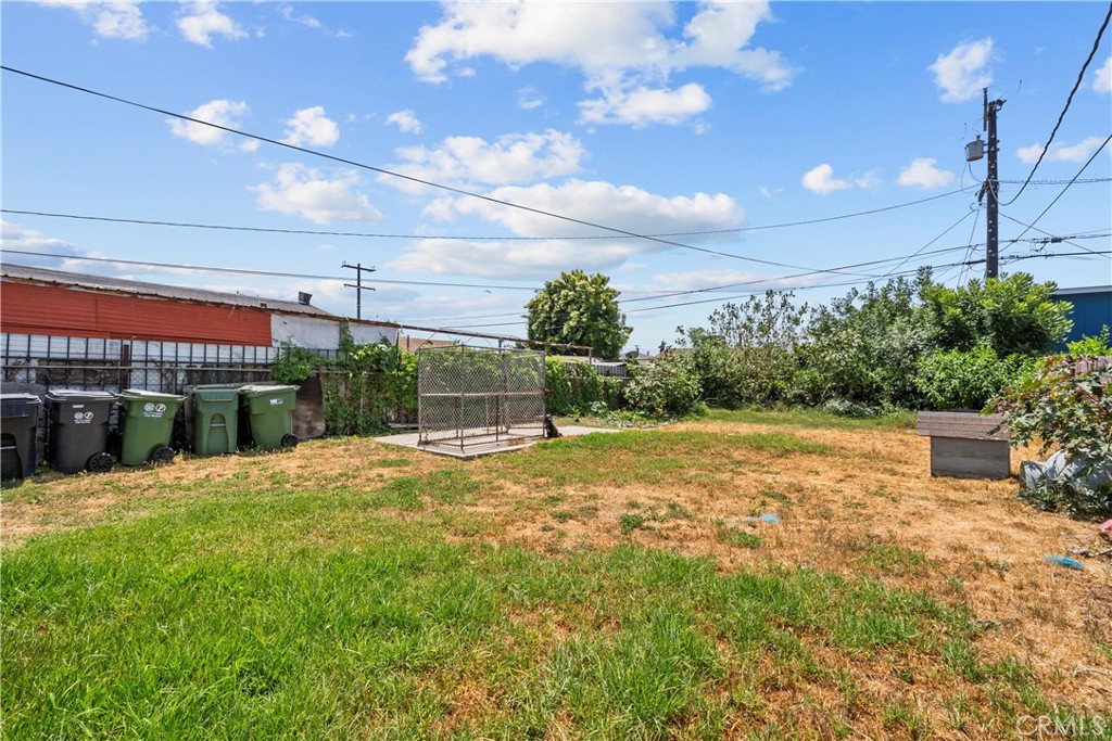 908 West 132nd Street Compton, CA 90222 - Photo 28 of 36 a view of a backyard