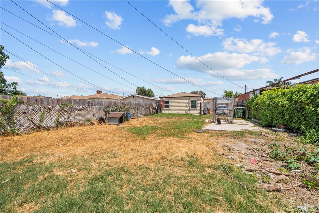 908 West 132nd Street Compton, CA 90222 - Photo 30 of 36 a view of a backyard of the house